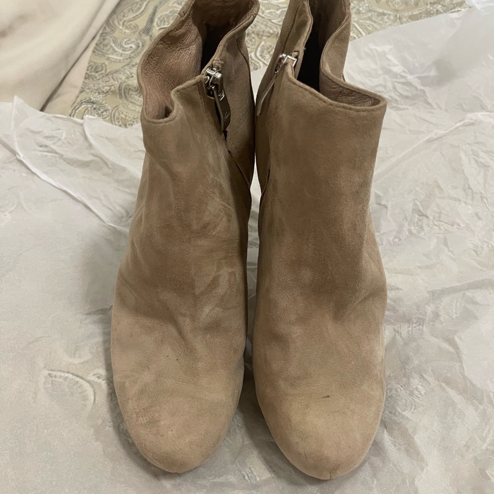 Pointed ankle bootie